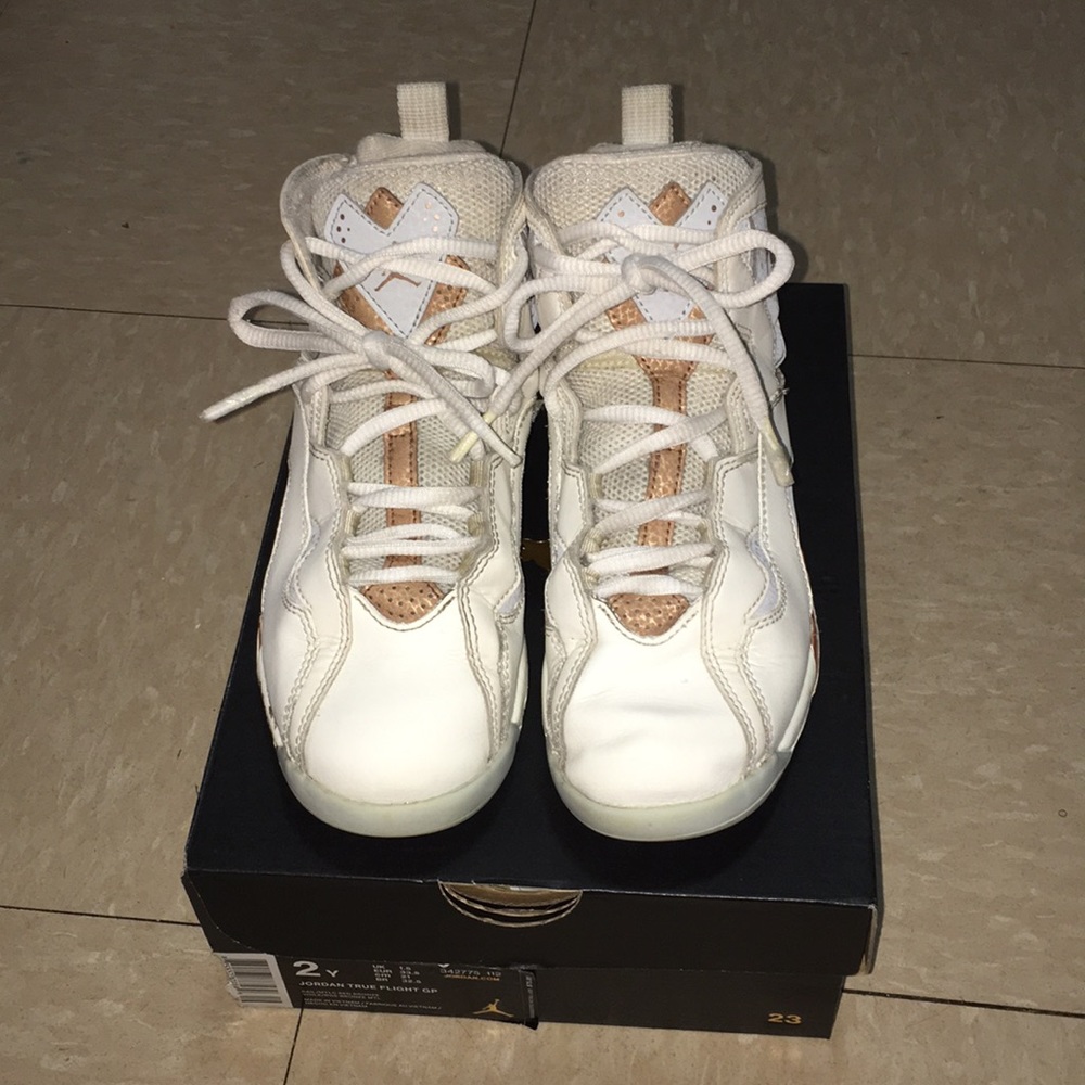 🔥 back to school Jordan’s true flight gp 2y